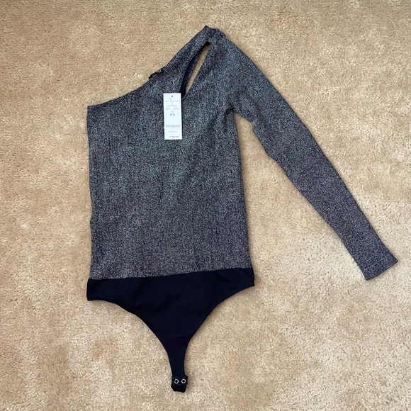 NWT Bebe Asymmetrical One Shoulder Bodysuit Size S - Picture 2 of 5